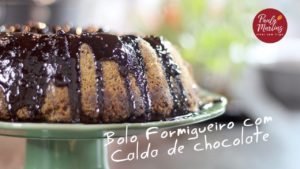 Bolo-Formigueiro-com-calda-de-chocolate