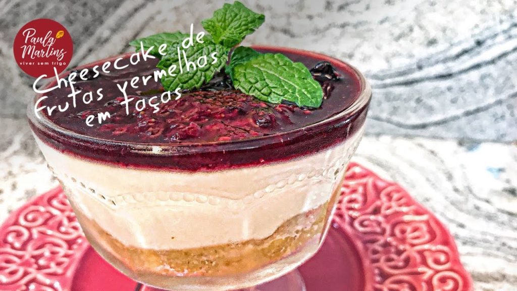 Cheesecake-natalino-de-frutas-vermelhas-sem-glúten-(na taça)